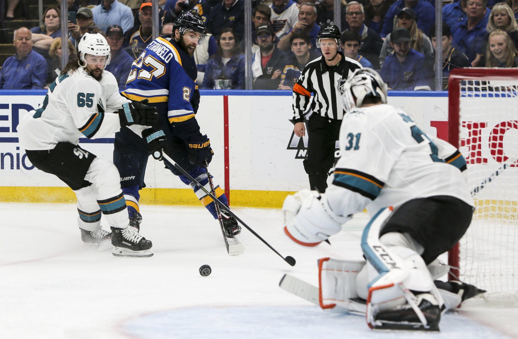 Blues look to redeem in Game 4